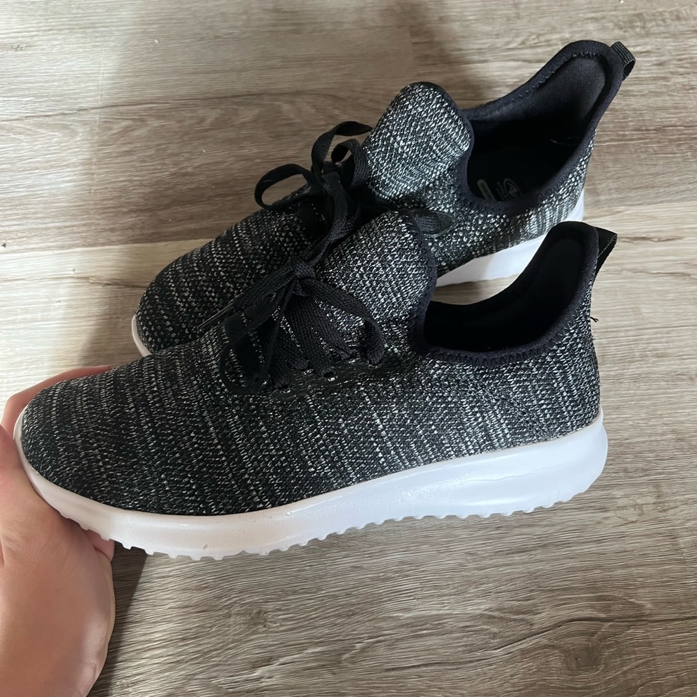 Women’s black shoes